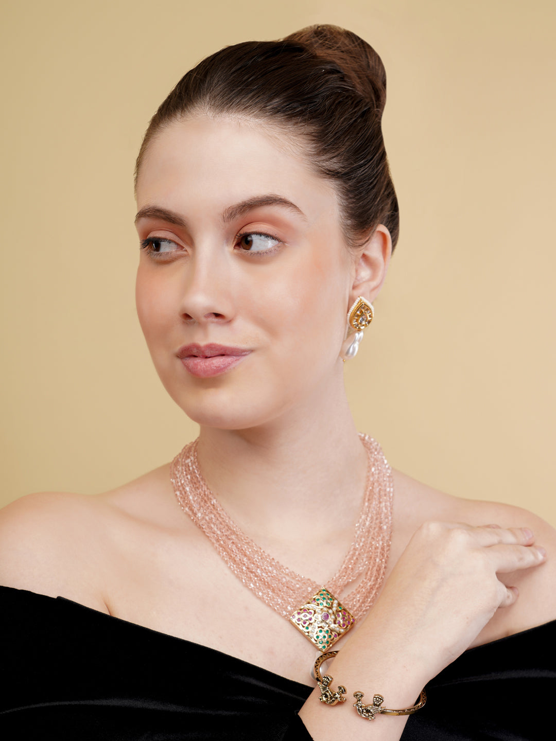 Jadau Necklace with open box clasp closure and stone lines