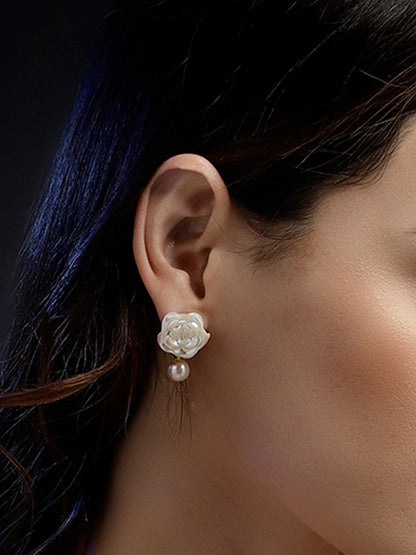 Flower based Pearls earring