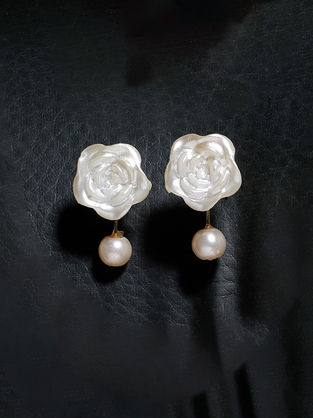 Flower based Pearls earring