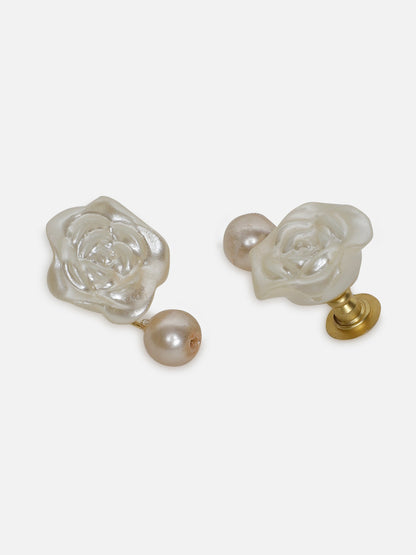 Flower based Pearls earring