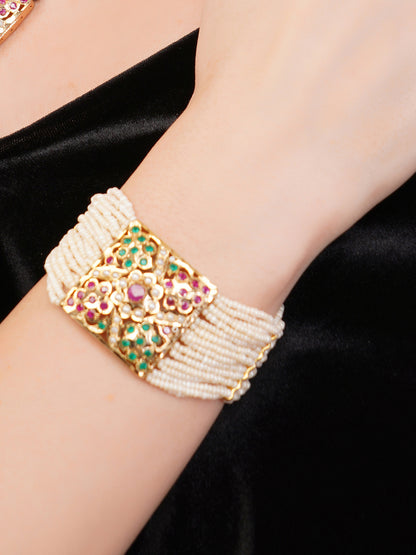 Jadau bracelet with Pearl Layers