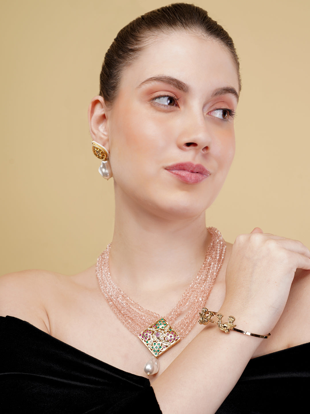 Jadau Necklace with open box clasp closure and stone lines 