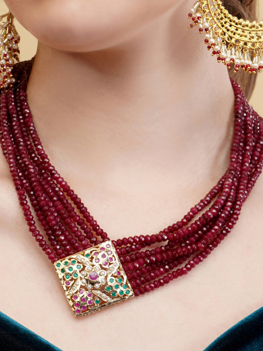 Jadau Necklace with open box clasp closure and stone lines 