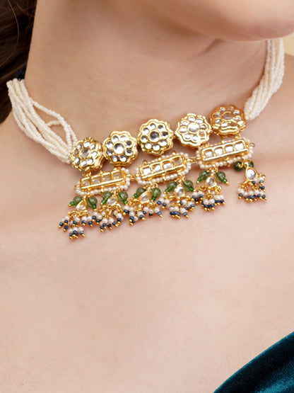 Kundan necklace with pearls lines comlimeted with handmade dori