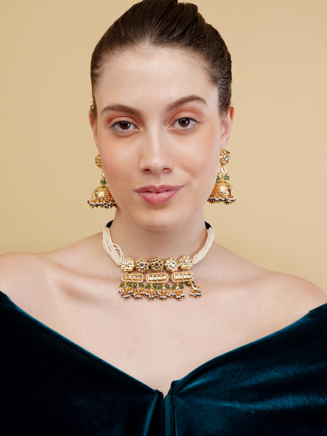 Bow tie shaped necklace with adjustable setting and wearability